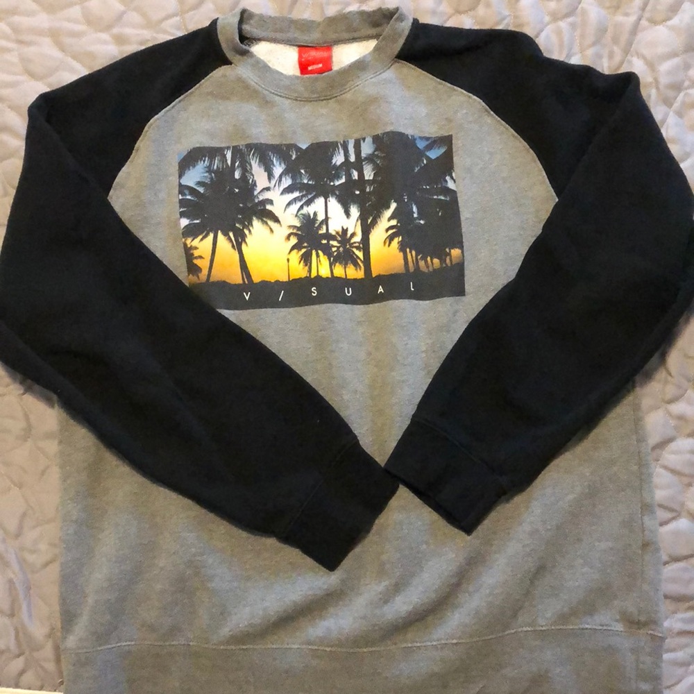 Boys size M sweatshirt Visual